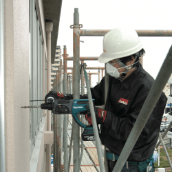 Makita DHR202RFE 18V Cordless 20mm Rotary Hammer SDS-Plus with 3.0Ah