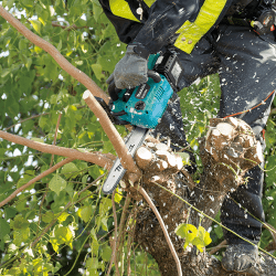 Makita DUC254Z001 18V Cordless Chain Saw – Compact High-Speed Cutting