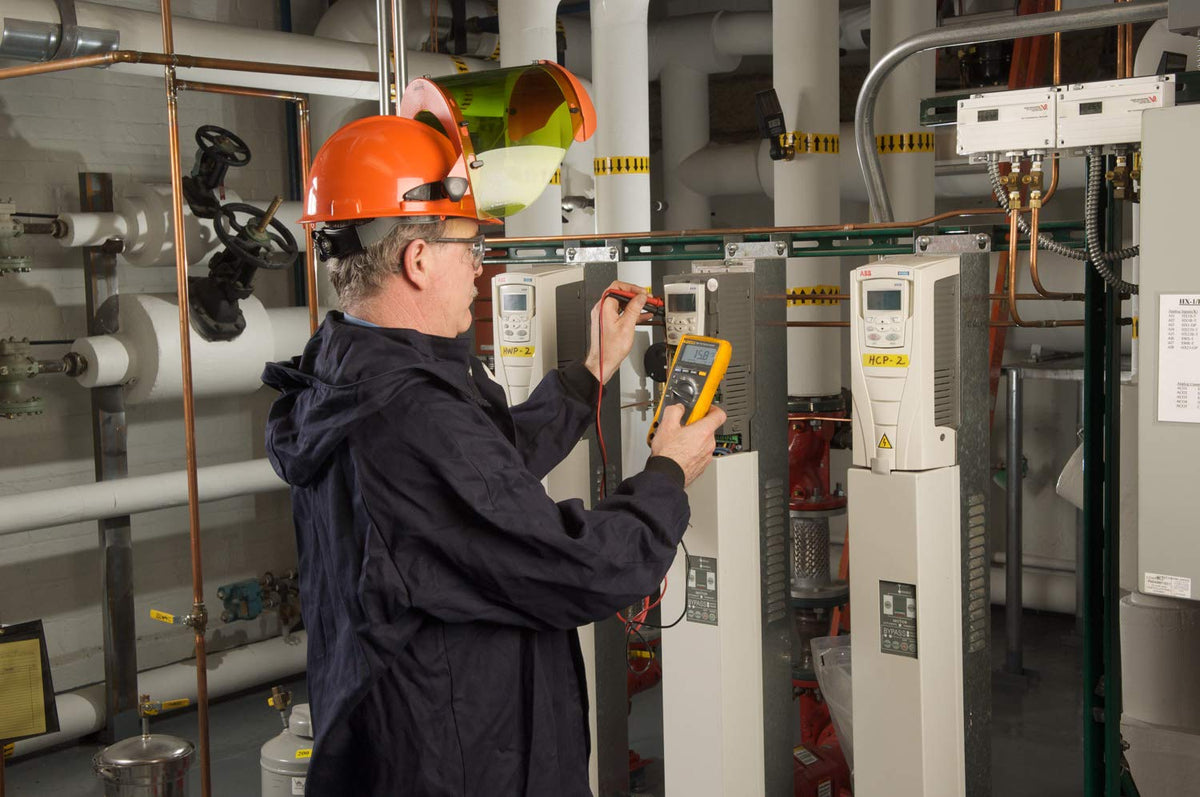 Fluke 179 True-RMS Digital Multimeter | CAT III 1000V Temperature Probe Included FLUKE