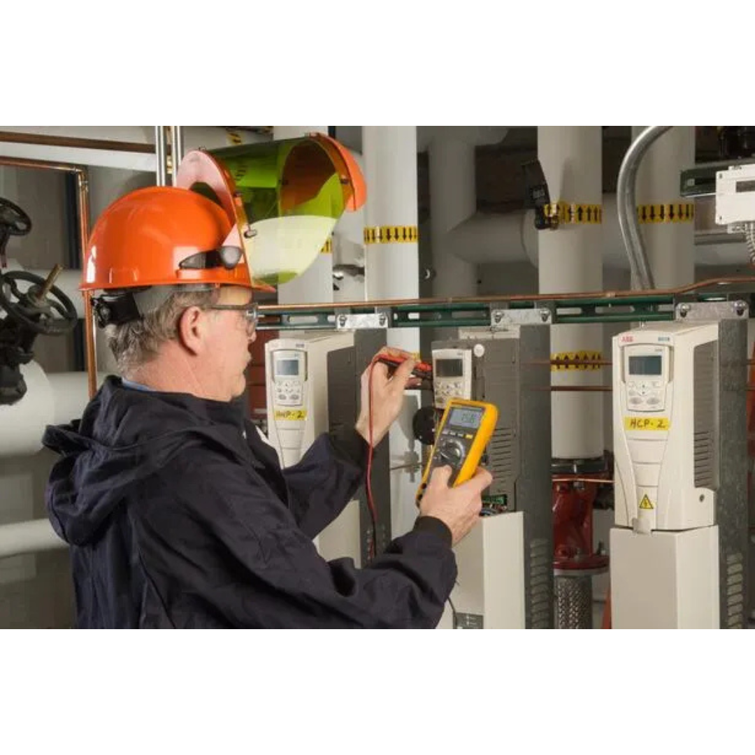 Fluke 179 Digital Multimeter on field teting electrical