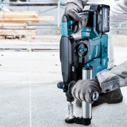 Makita HR008GM201 / GZ 40V Cordless Rotary Hammer (30mm) | XGT Brushless Power