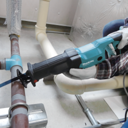 Makita M4501B Reciprocating Saw – Heavy-Duty Power for Fast Cuts MAKITA