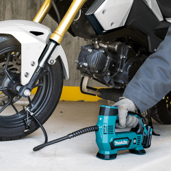 Makita MP100DZ Cordless Inflator 12V Compact Air Pump