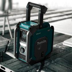 Makita MR006GZ 40V Job Site Radio – Bluetooth, Tough & Powerful Sound