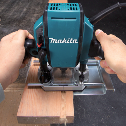 Makita RP0900 Plunge Router 6/8mm | Precision Wood Routing Tool MAKITA