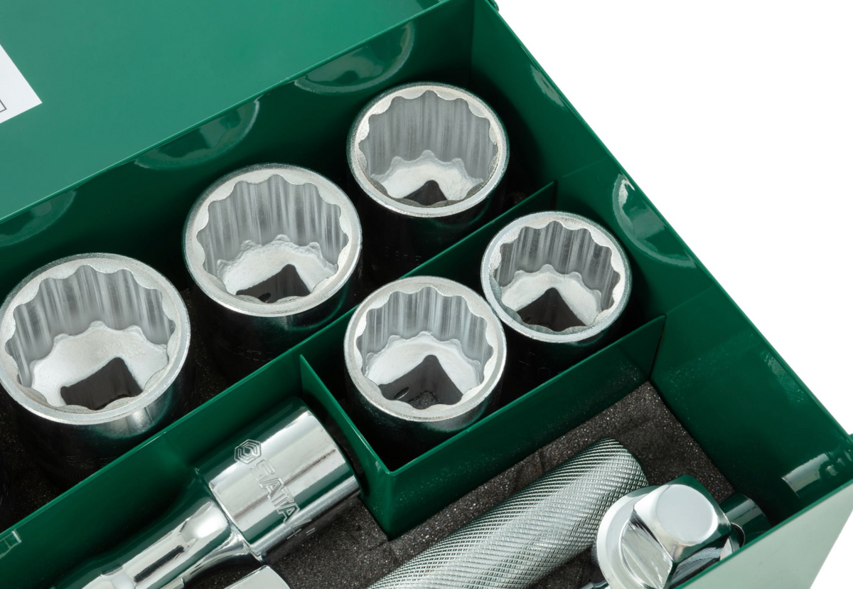 SATA 09015 15-piece 3/4" drive 12-point metric socket set with ratchet, wobble extensions, T-handle & universal joint.
