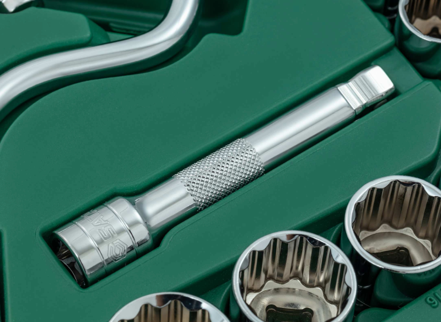 SATA 09088 22-piece 1/2" drive SAE socket set with ratchet, speeder, extension bars & universal joint in a durable case.