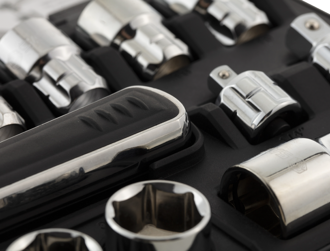 SATA 09134 21-piece 20mm drive pass-thru ratchet socket set, metric & SAE sizes. Fastens nuts on long screws with ease.