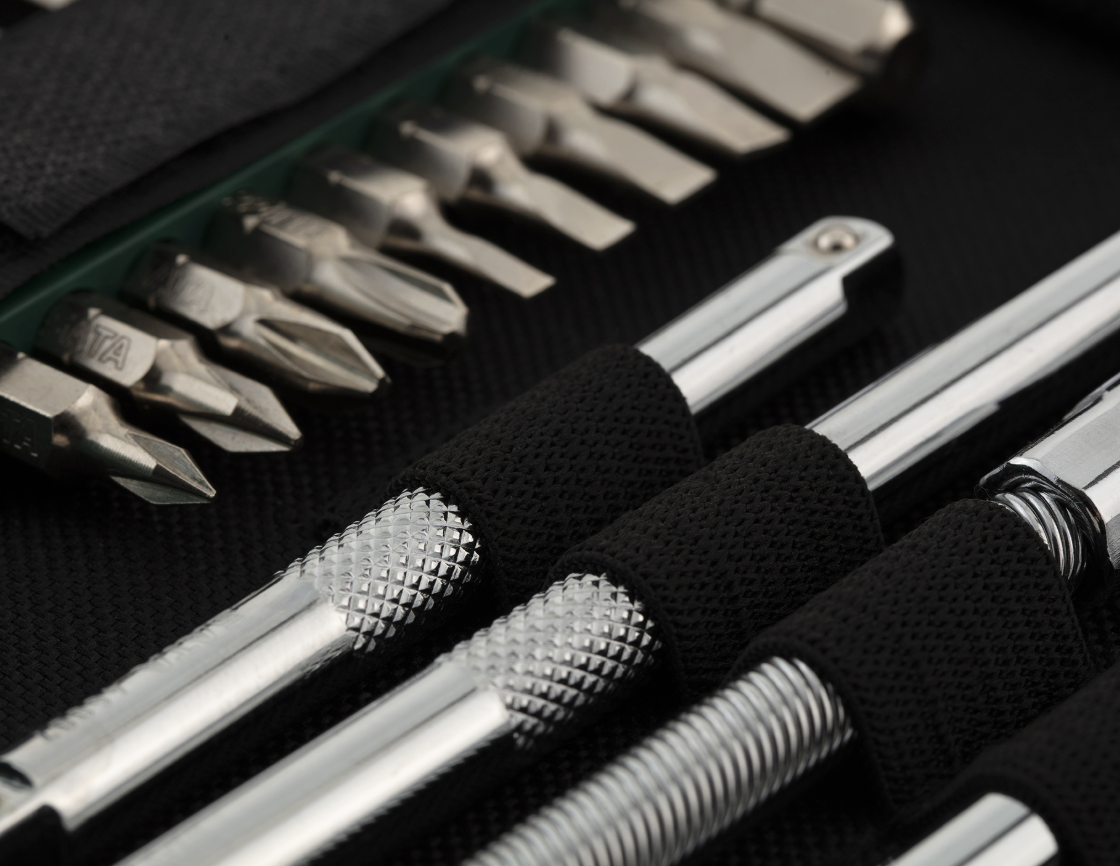 Shop the SATA 09343 26-Piece Standard Handle Ratcheting Screwdriver Set: S2 bits, 3 socket extensions, flex extension. Nylon bag, S2 alloy steel.