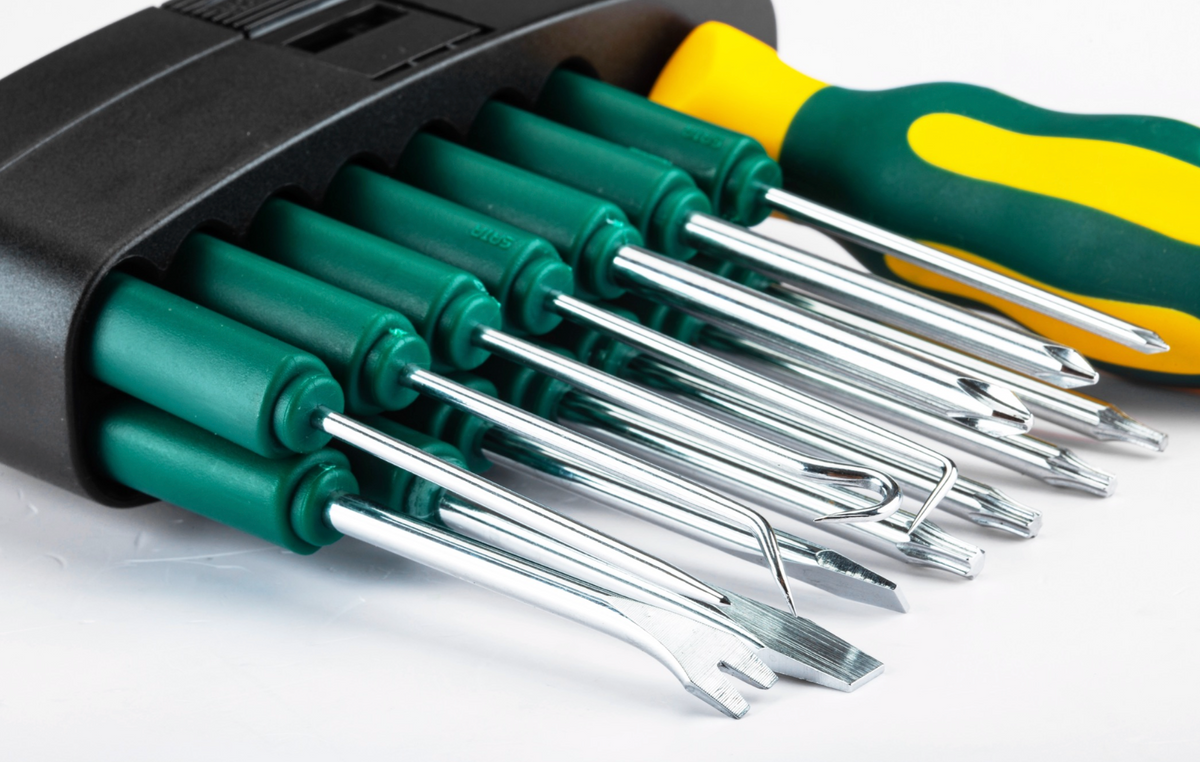 Shop the SATA 09346 16-Piece Interchangeable Screwdriver Set: SVCM bits, slotted, Phillips, Torx, hooks, nail puller. Heat-treated for durability.