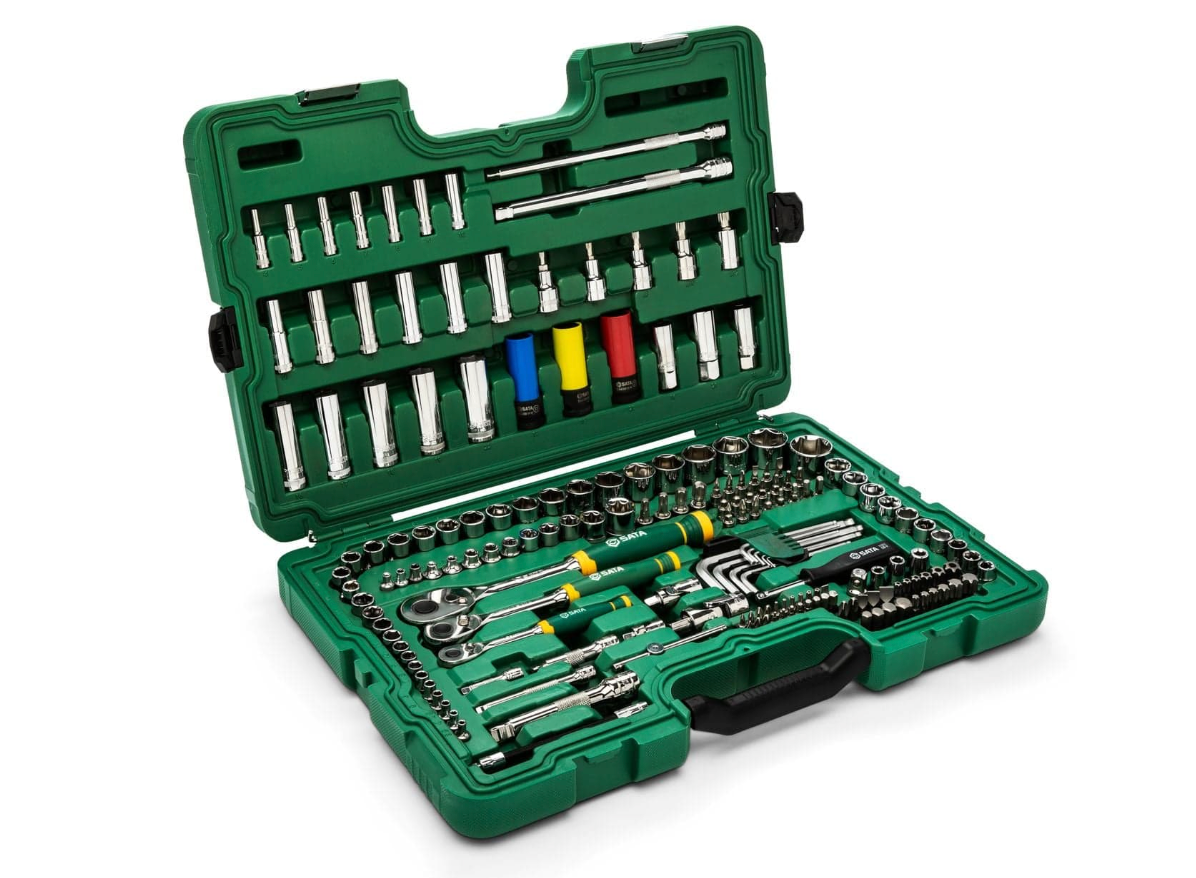 Master any job with the SATA 09546G 180-piece metric ratchet & socket set. Includes 1/4", 3/8", and 1/2" drives in a robust, organized storage case.