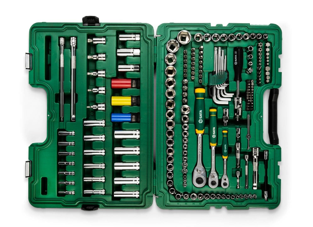 Master any job with the SATA 09546G 180-piece metric ratchet & socket set. Includes 1/4", 3/8", and 1/2" drives in a robust, organized storage case.