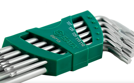 Master tight spaces with the SATA 09715 9-piece long arm ball point Torx® key set. Durable S2 steel, rust-resistant finish, and versatile tilting operation.