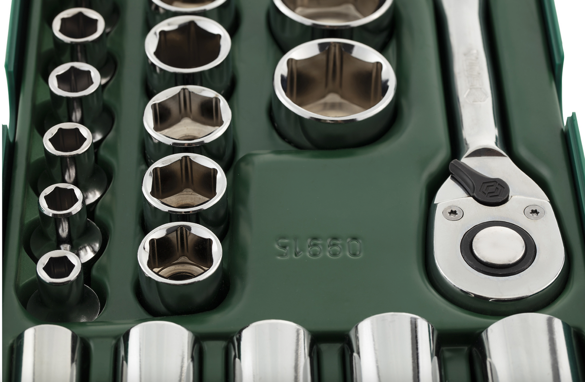 Organize your workshop with the SATA 09915 26-piece 1/2" drive socket set. Includes quick-release ratchet and fits SATA 95107 tool cart drawers perfectly.