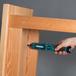 Makita TD022DSE 7.2V Cordless Impact Driver Kit