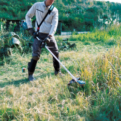 Makita UR003GZ 40V Cordless Grass Trimmer – Powerful & Efficient