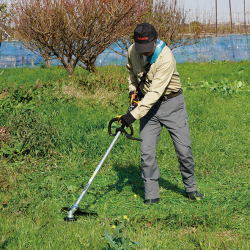 MAKITA UR017GZ 40V Cordless Grass Trimmer – Lightweight & Powerful