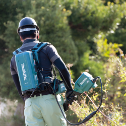 Makita UR201CZ Battery Powered Grass Trimmer – Efficient Cordless Cutting