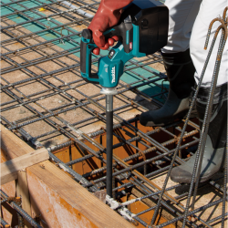 Makita VR001GZ 40V Cordless Concrete Vibrator – Powerful & Efficient